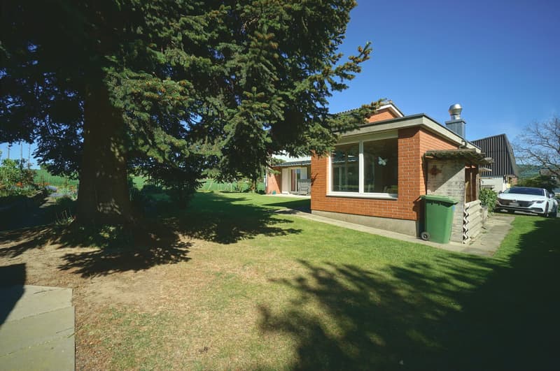 Idyllisches 5.5-Zimmer-Einfamilienhaus mit gepflegtem Umschwung, Biotop und Garage (2)