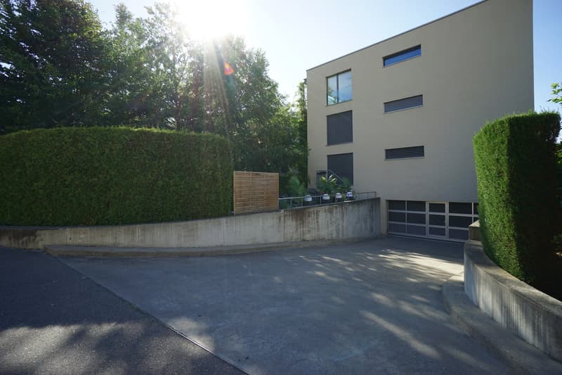 Grosszügige 4.5-Zimmerwohnung: grüne Oase am Dorfbach, mitten im Zentrum (3)