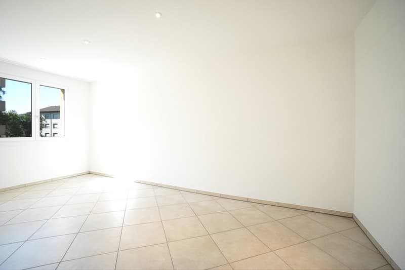 Schöne 5.5-Zimmerwohnung im 1. OG mit Balkon, Kellerabteil und zwei Parkplätzen (5)