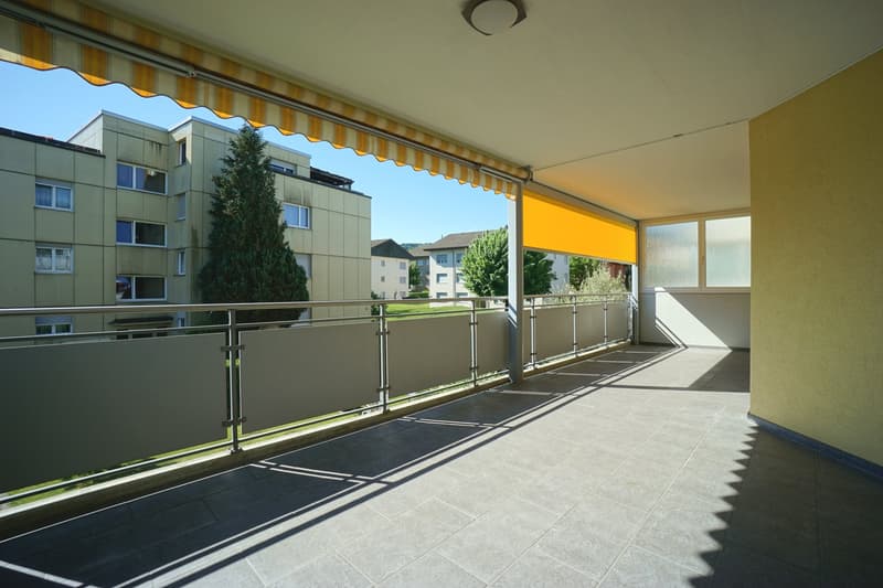 Schöne 5.5-Zimmerwohnung im 1. OG mit Balkon, Kellerabteil und zwei Parkplätzen (12)
