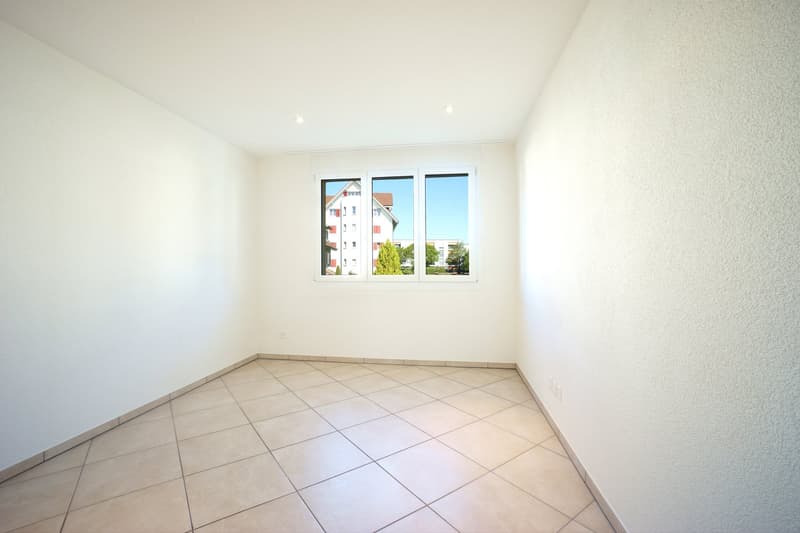 Schöne 5.5-Zimmerwohnung im 1. OG mit Balkon, Kellerabteil und zwei Parkplätzen (8)