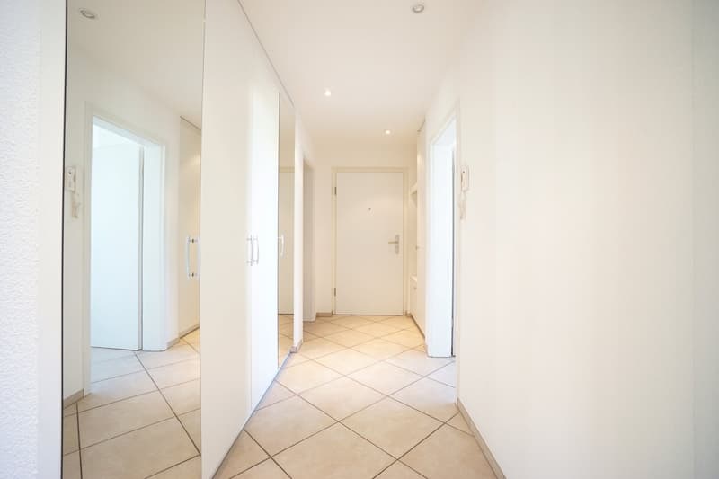 Schöne 5.5-Zimmerwohnung im 1. OG mit Balkon, Kellerabteil und zwei Parkplätzen (9)