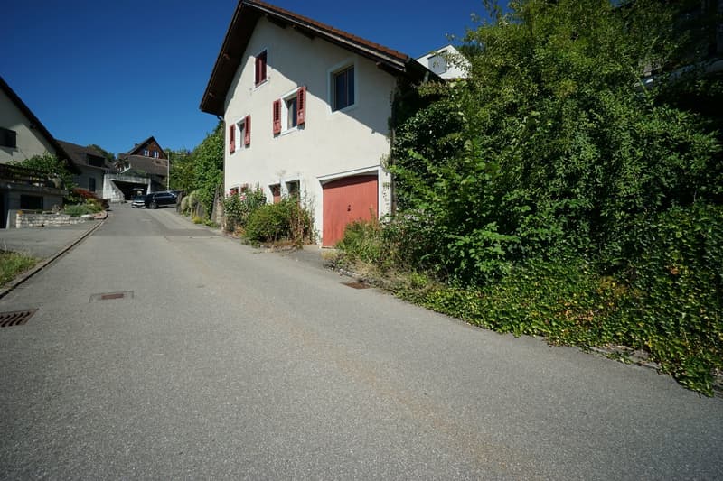 Freistehendes 4.5-Zimmer-Einfamilienhaus an sonniger Lage mit viel Gestaltungsspielraum (4)