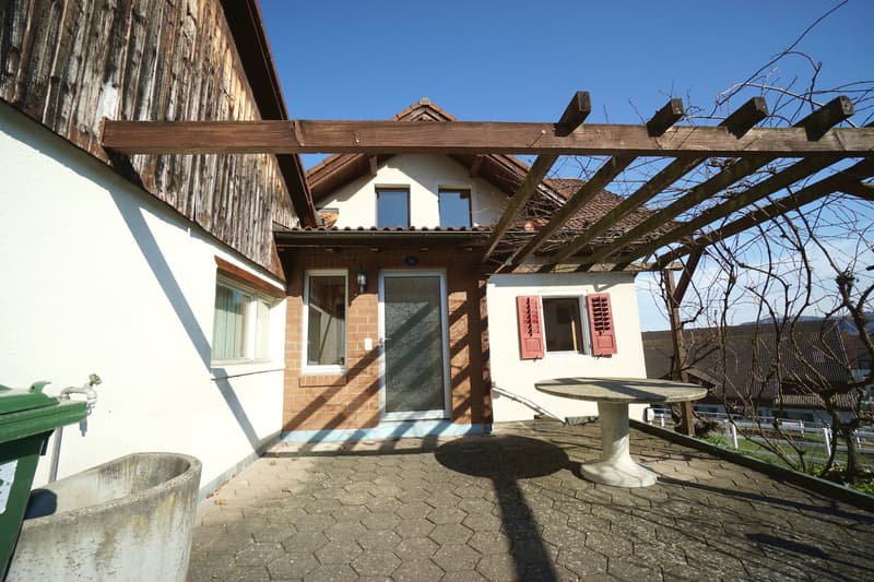 Freistehendes 4.5-Zimmer-Einfamilienhaus in ländlicher Idylle mit Aus- und Umbaupotential! (2)