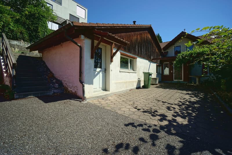 Freistehendes 4.5-Zimmer-Einfamilienhaus an sonniger Lage mit viel Gestaltungsspielraum (2)