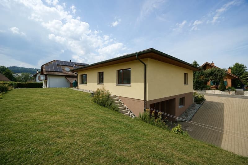 Freistehendes 5.5-Zimmer Einfamilienhaus mit vielseitigem Um- und Ausbaupotenzial (2)