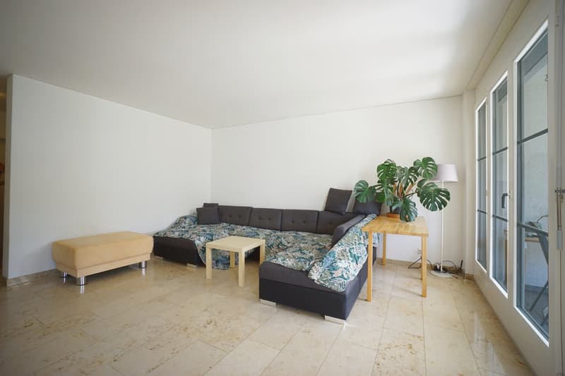 Gepflegte 2.5 Zimmer-Gartenwohnung an attraktiver und sonniger Lage mit grossem Garten (4)