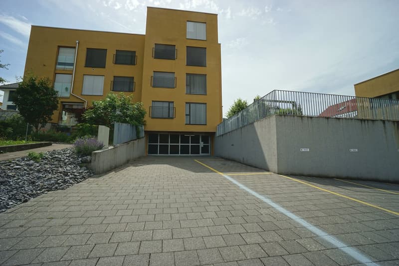 Stilvolle 4.5-Zimmerwohnung im 2. OG mit lichtdurchfluteten Räumen und sonniger Loggia (12)