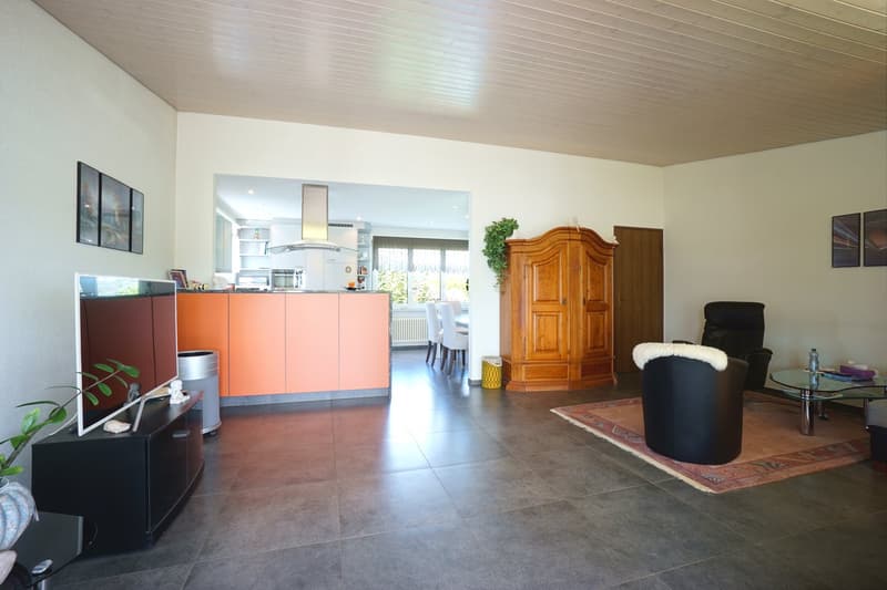Idyllisches 5.5 Zimmer-Einfamilienhaus im Bungalow-Stil mit Doppelgarage und Wintergarten (4)