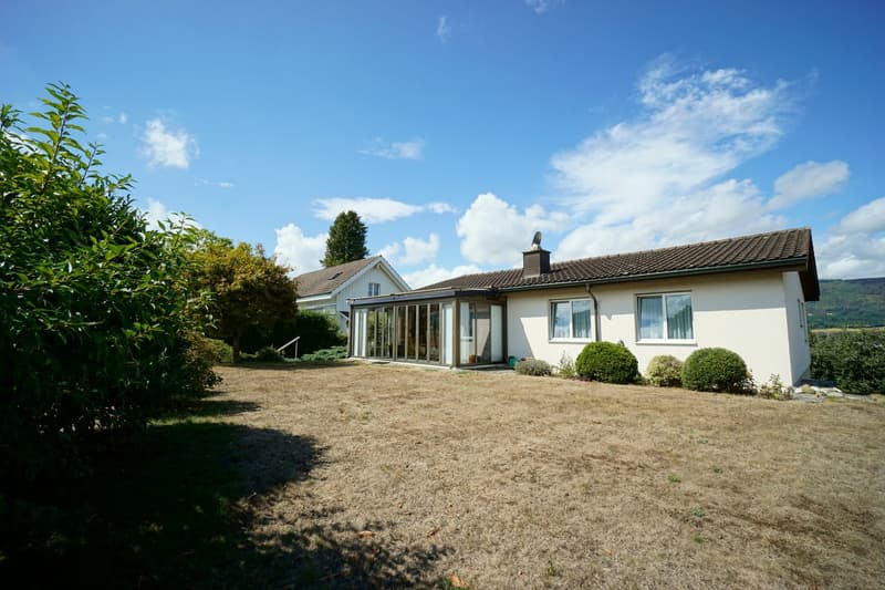 Idyllisches 5.5 Zimmer-Einfamilienhaus im Bungalow-Stil mit Doppelgarage und Wintergarten (3)