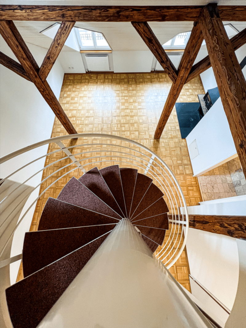 Wohnzimmer / Wendeltreppe