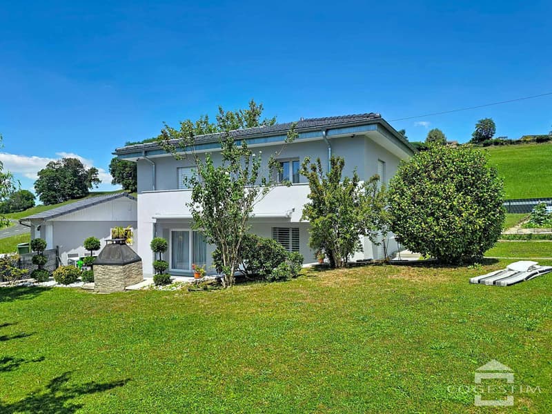 Villa individuelle rénovée avec vaste parcelle et vue dégagée (2)