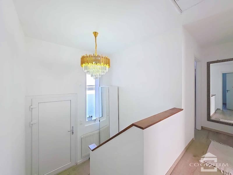 Villa individuelle rénovée avec vaste parcelle et vue dégagée (5)
