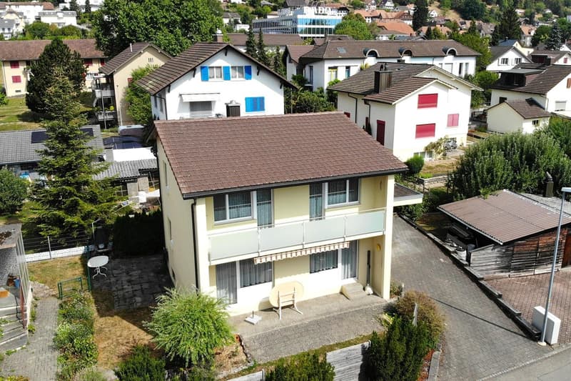 Charmantes 4.5-Zimmer-Einfamilienhaus in Lengnau – sofort verfügbar! (2)