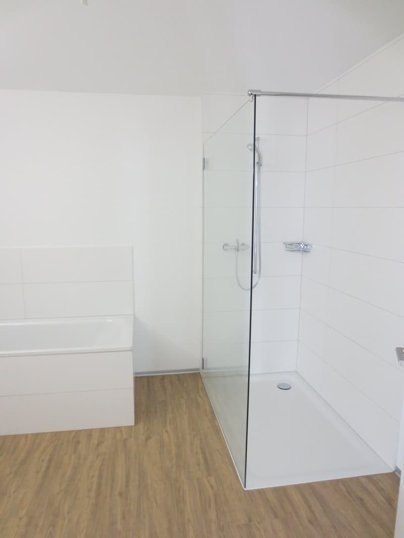 Wunderschöne 3 1/2 Zimmer-Wohnung im Erdgeschoss mit grosser Terrasse und Grünfläche (6)