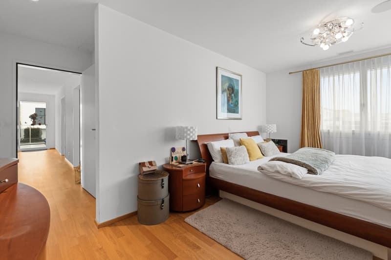Master Bedroom mit Ankleide im Obergeschoss