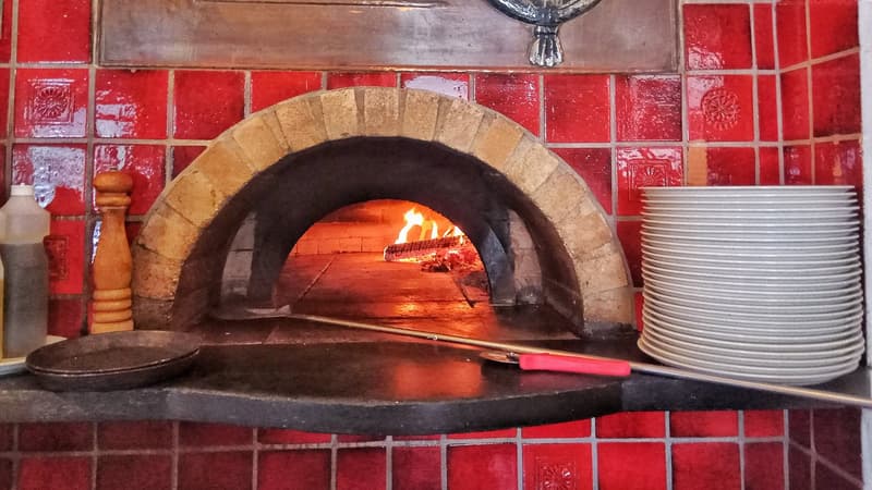 Restaurant avec 2 terrasses à vendre dont une au bord du Lac | homegate.ch