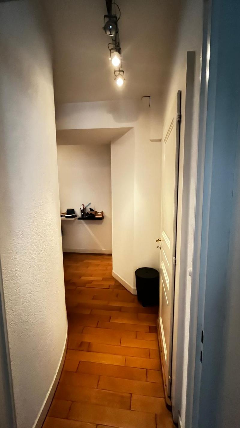 Couloir à la sortie de la cuisine