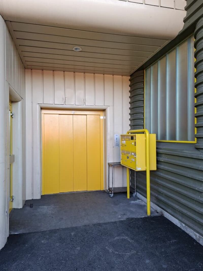 680 m² bright commercial and office space in Kallnach (3)