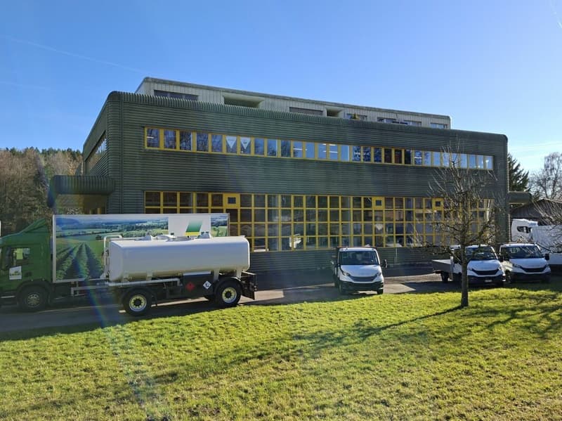 680 m² bright commercial and office space in Kallnach (2)
