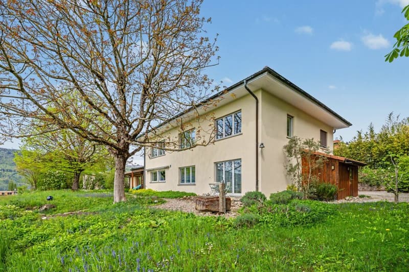 Detached house with lake view in prime location! (3)