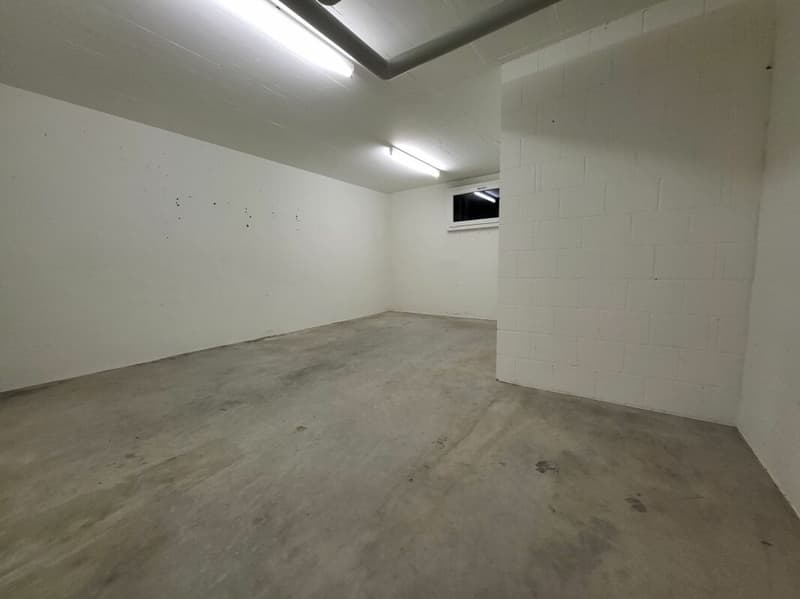 Grosszügiger Bastel- oder Lagerraum (2)