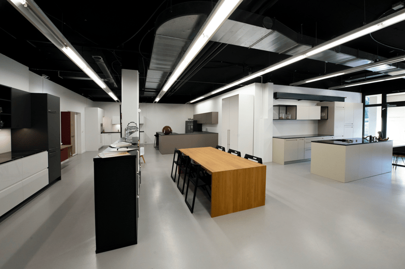 Moderner Showroom/Büro/Atelier im Loft Charakter (1)