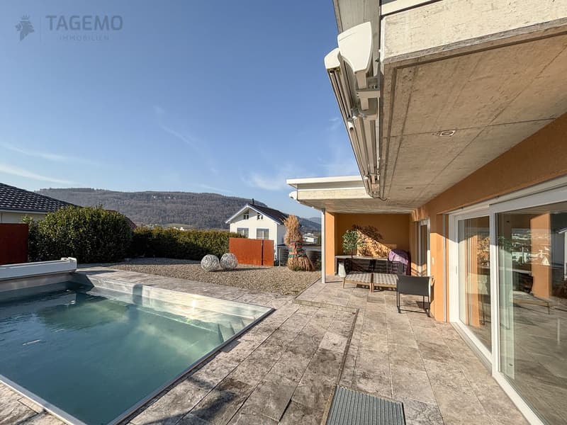 Modern & Aussergewöhnlich mit 290m2 Nutzfläche, gepflegte Gartenanlage mit Chromstahlpool (10)