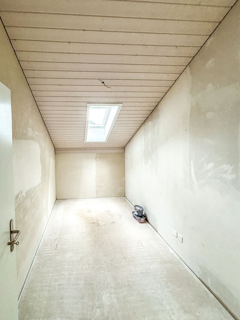 empty room, white walls, wooden ceiling, skylight, power outlet, concrete floor
