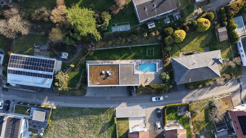 Modern & Aussergewöhnlich mit 290m2 Nutzfläche, gepflegte Gartenanlage mit Chromstahlpool (20)
