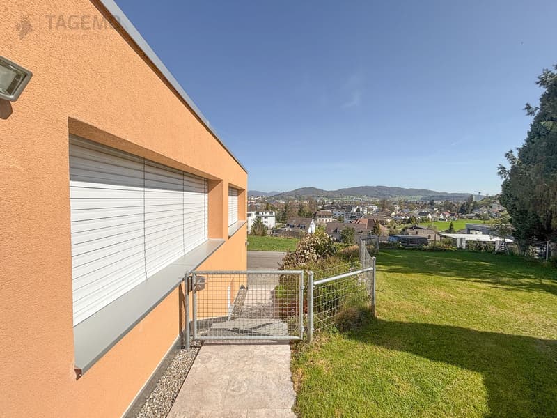 Modern & Aussergewöhnlich mit 290m2 Nutzfläche, gepflegte Gartenanlage mit Chromstahlpool (11)