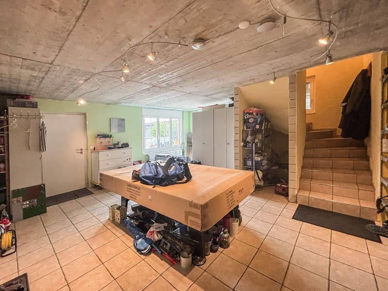 Grosszügiges 6.5-Zimmer-Einfamilienhaus mit Kamin in Top-Lage (23)