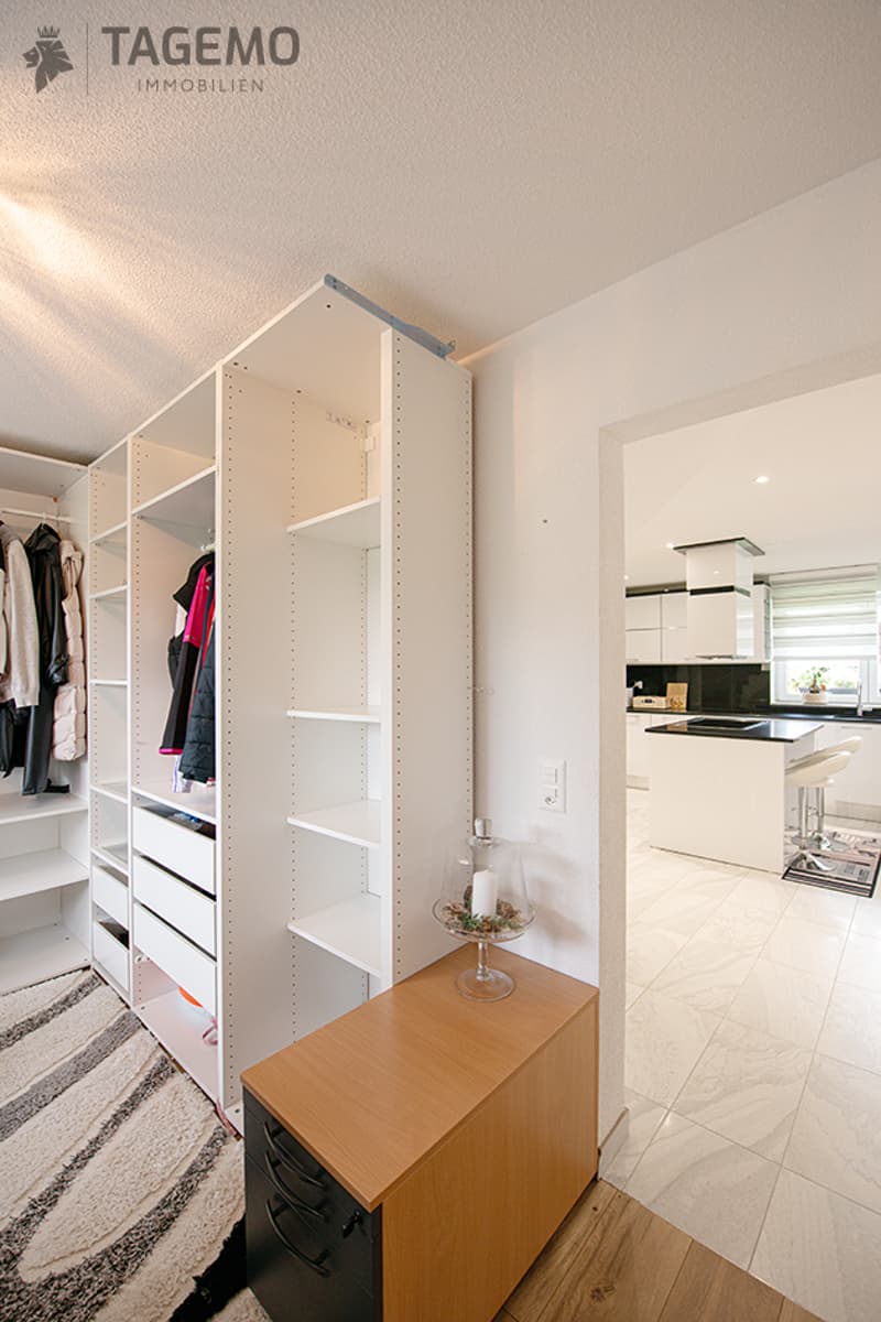 Zwei Wohnungen. Ein Haus. Viele Möglichkeiten für eine Investition. (7)