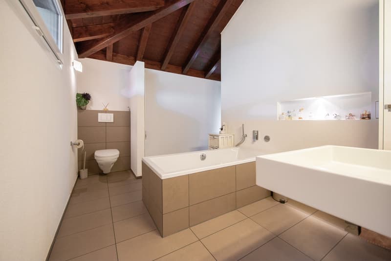 Grosszügiges 6.5-Zimmer-Einfamilienhaus mit Panorama-Terrasse in Strengelbach (17)