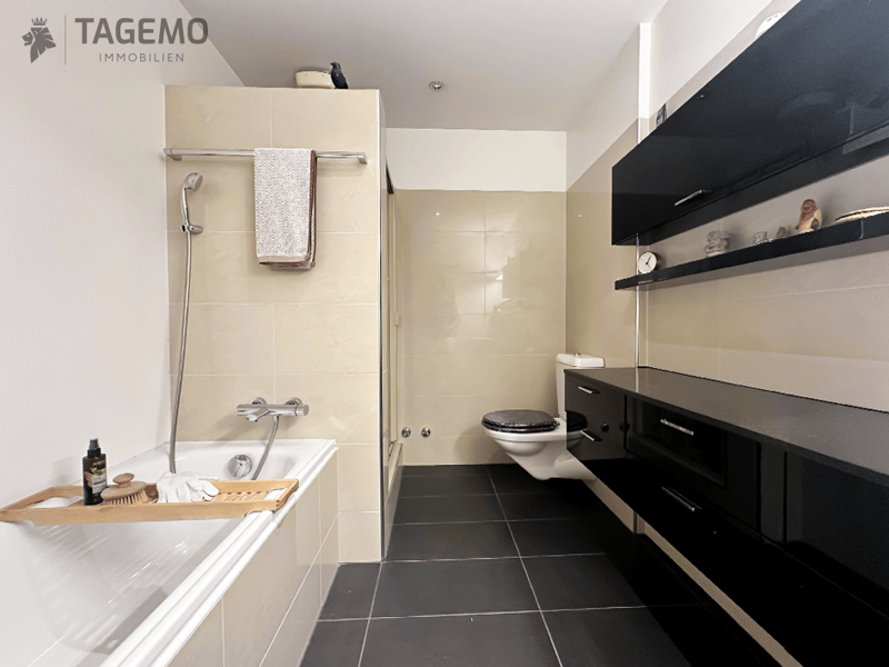 2 Gehminuten zum See. 100 m² Terrasse. Eine seltene Kombination. (13)
