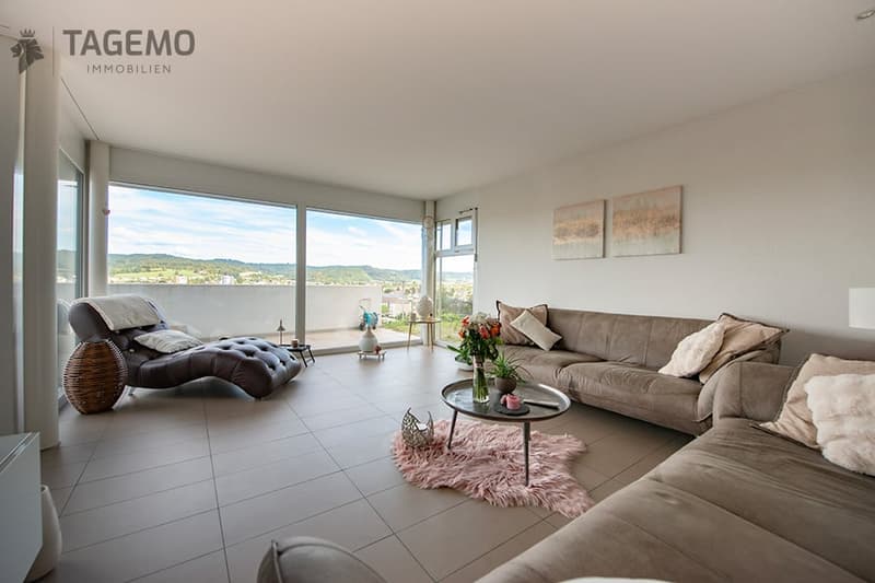 Grosszügiges 5.5-Zimmer-Einfamilienhaus mit Panorama-Terrasse in Strengelbach (2)