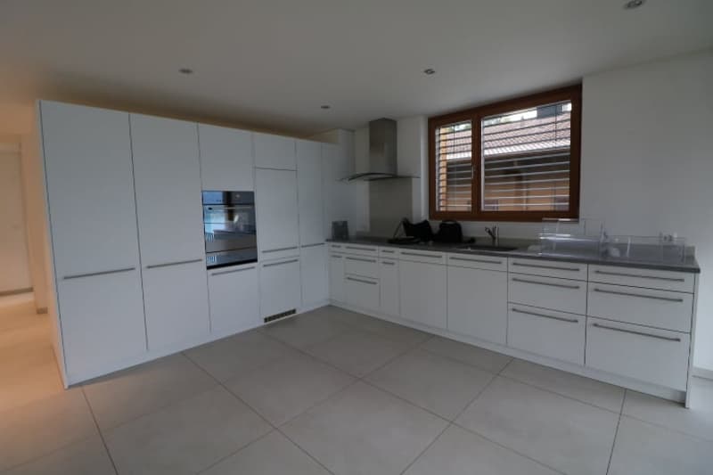 Lichtdurchflutete  3 ½ Zimmerwohnung mit grossem Balkon und traumhafter Seesicht (5)