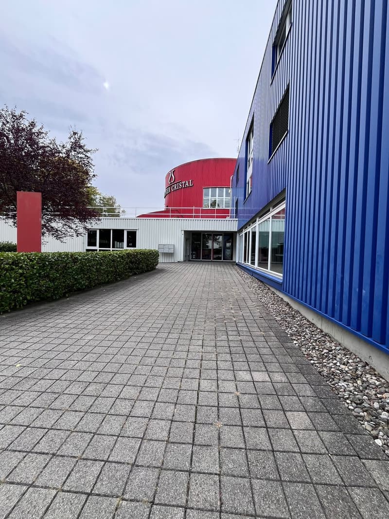 Grosszügiger Gewerberaum in der Industriezone Uetendorf (1)