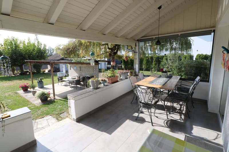 Familienparadies mit XXL-Garten (1)