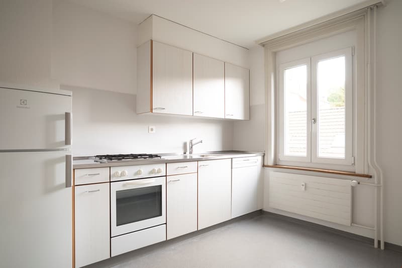 Geräumige, ruhige und renovierte Altbauwohnung mit Balkon (3)