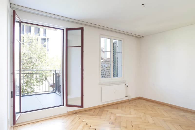 Stilvolle, grosse 3 Zimmerwohnung in historischem Gebäude mit Balkon (10)