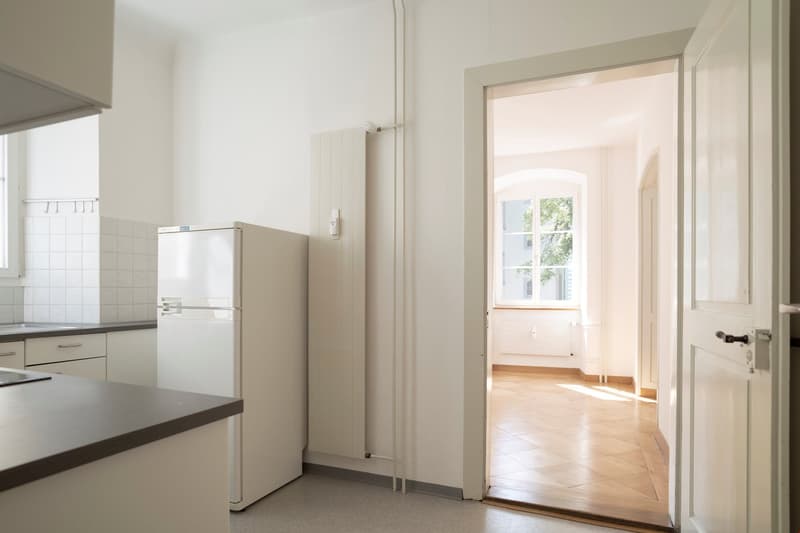 Stilvolle, grosse 3 Zimmerwohnung in historischem Gebäude mit Balkon (3)