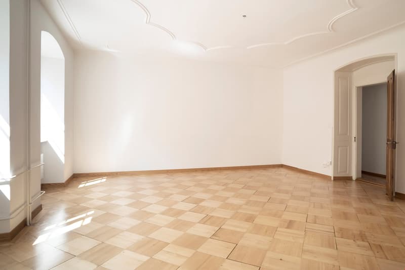 Stilvolle, grosse 3 Zimmerwohnung in historischem Gebäude mit Balkon (7)