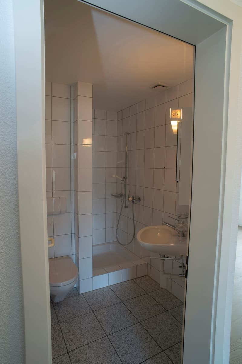 Badezimmer mit WC und Dusche