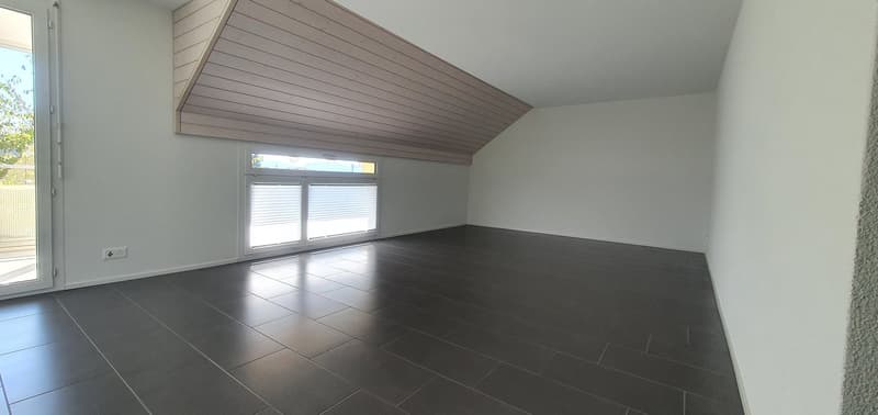 1-Zimmer-Dachgeschosswohnung mit verglastem Balkon in Alchenflüh (2)