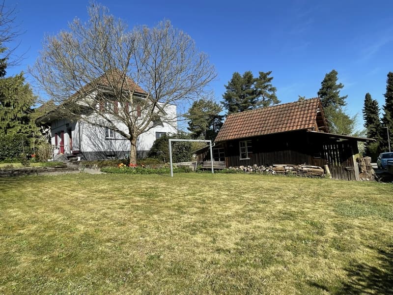 An ruhiger Lage: 6.5 Zi-Einfamilienhaus mit Landreserve und grosser, romantischer Gartenanlage (8)