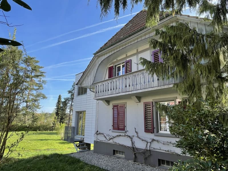 An ruhiger Lage: 6.5 Zi-Einfamilienhaus mit Landreserve und grosser, romantischer Gartenanlage (10)