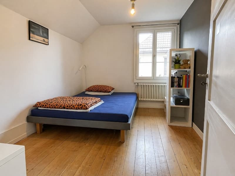An ruhiger Lage: 6.5 Zi-Einfamilienhaus mit Landreserve und grosser, romantischer Gartenanlage (26)
