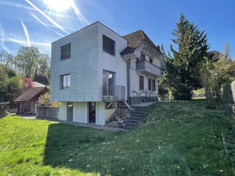An ruhiger Lage: 6.5 Zi-Einfamilienhaus mit Landreserve und grosser, romantischer Gartenanlage (12)