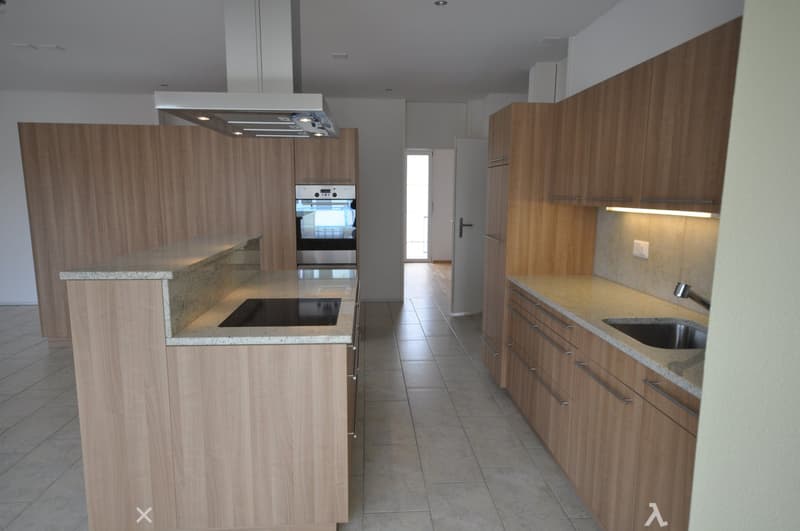 Helle 4.5-Zimmerwohnung mit Balkon in der Nähe des Stadtzentrums (4)